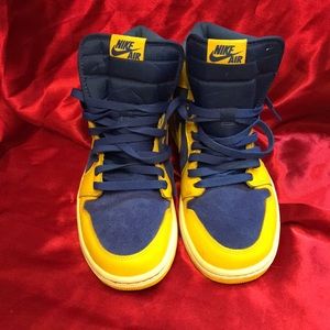 Men Jordan 1 Retro Laney Sneakers Size 9